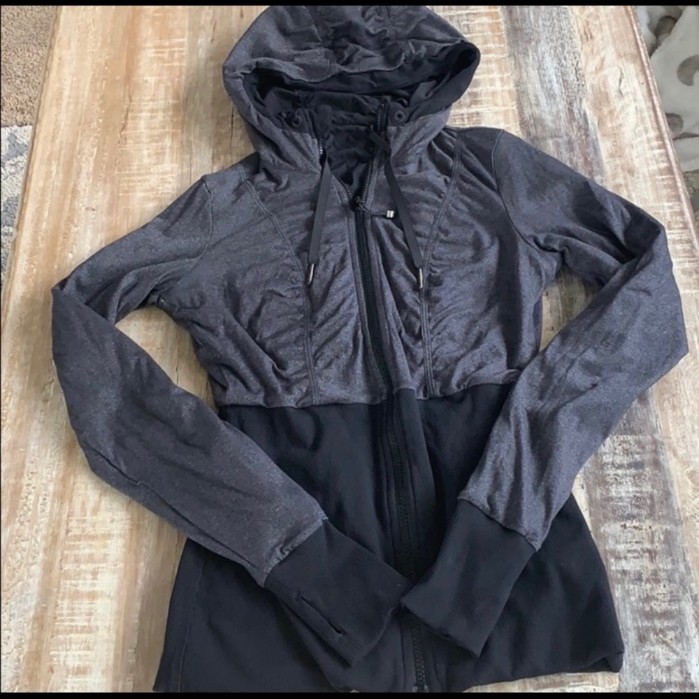 Lululemon reversible hooded jacket size 6